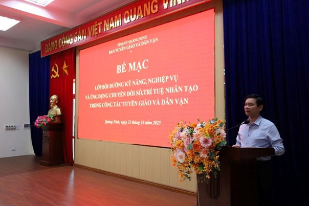 Bế mạc lớp Bồi dưỡng kỹ năng, nghiệp vụ và ứng dụng chuyển đổi số, trí tuệ nhân tạo trong công tác tuyên giáo và dân vận