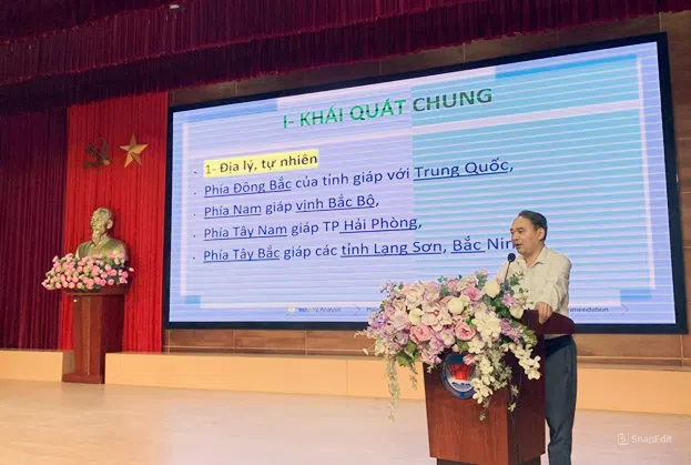 Đoàn học viên lớp trung cấp lý luận chính trị Trường Chính trị tỉnh Phú Thọ nghiên cứu thực tế tại Quảng Ninh