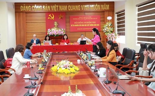 Nghiệm thu đề tài NCKH cấp trường “Nâng cao năng lực quản lý của cán bộ, công chức lãnh đạo, quản lý tại Vân Đồn, tỉnh Quảng Ninh”