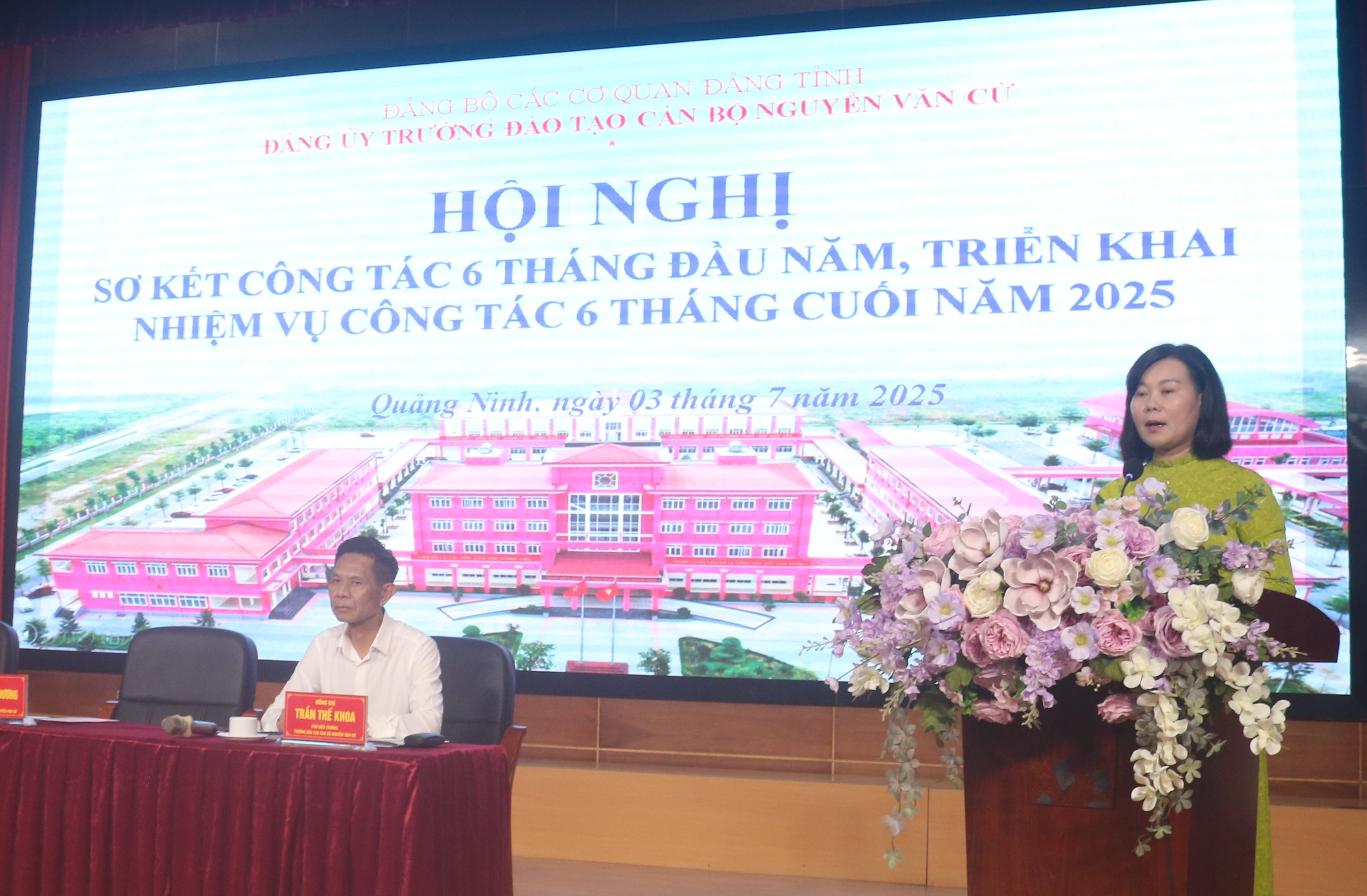 TRAO TẶNG HUY HIỆU 30 NĂM TUỔI ĐẢNG VÀ SƠ KẾT CÔNG TÁC 6 THÁNG ĐẦU NĂM VÀ TRIỂN KHAI NHIỆM VỤ 6 THÁNG CUỐI NĂM 2025