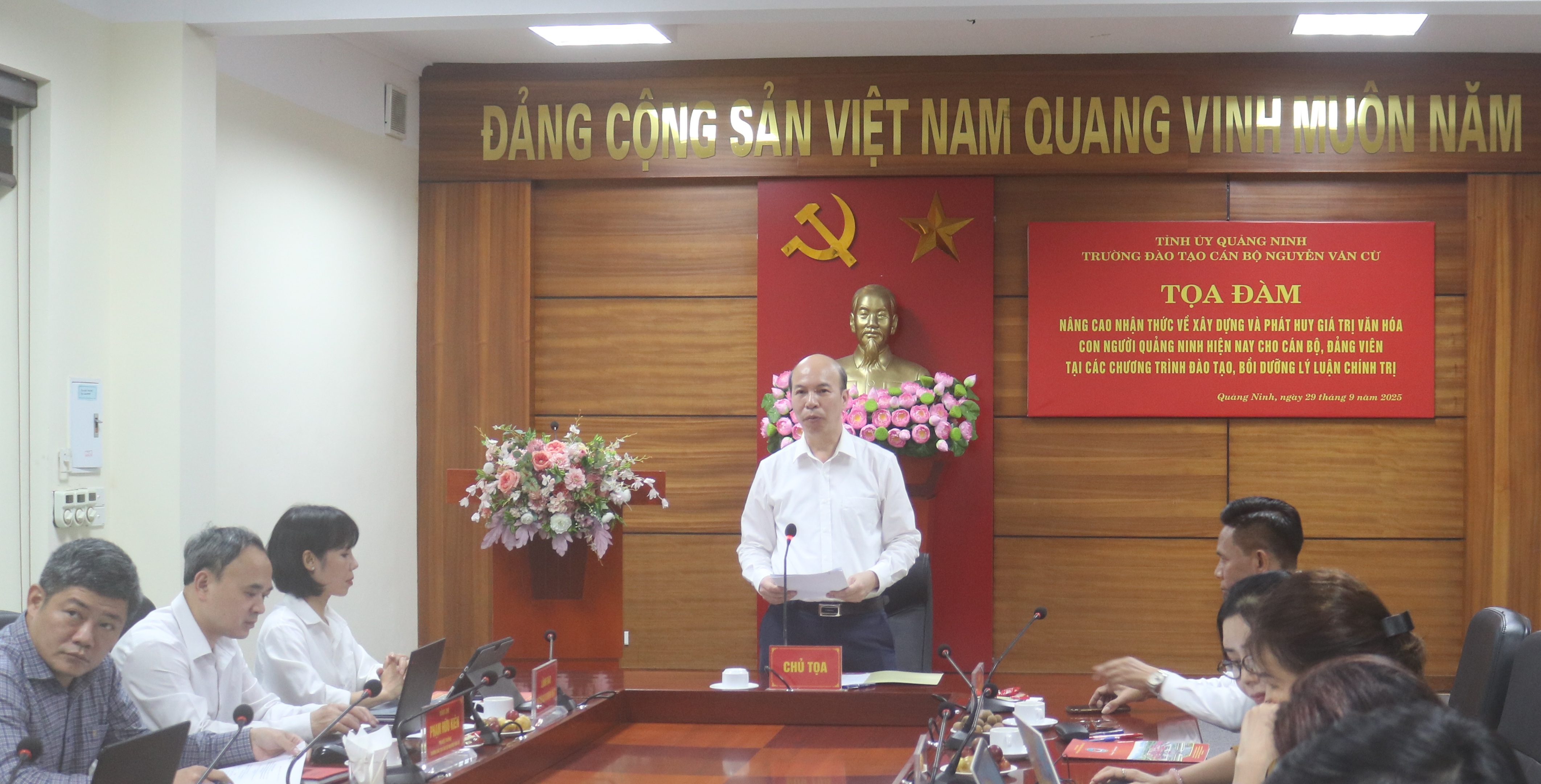 Tọa đàm Nâng cao nhận thức về xây dựng và phát huy giá trị văn hóa con người Quảng Ninh hiện nay cho cán bộ, đảng viên tại các chương trình đào tạo, bồi dưỡng lý luận chính trị