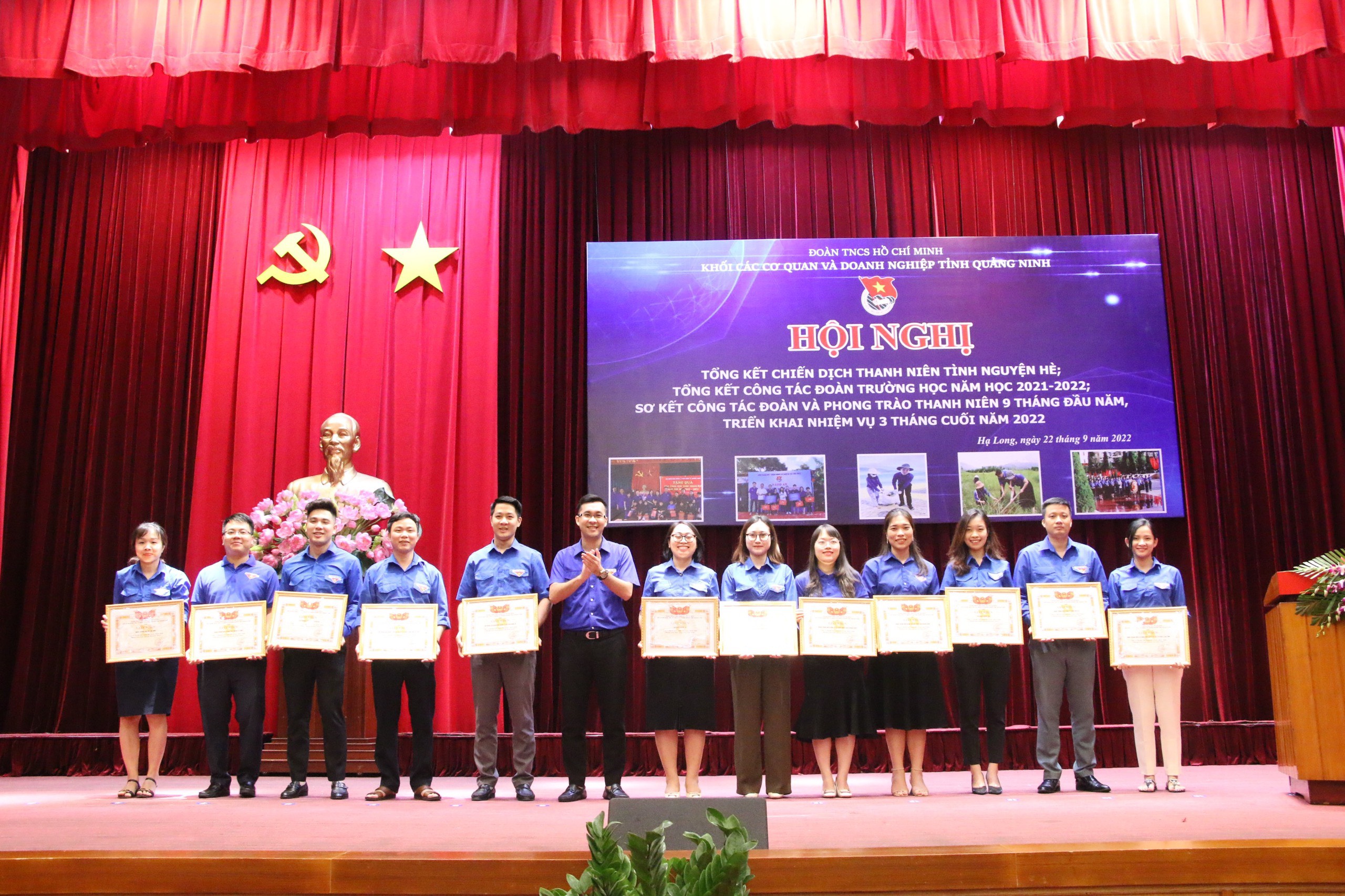 Chi đoàn trường Đào tạo cán bộ Nguyễn Văn Cừ vinh dự được nhận Giấy khen của BCH Đoàn Khối các cơ quan và doanh nghiệp tỉnh Quảng Ninh