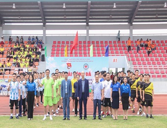 Đoàn Thanh niên tổ chức giải bóng đá giao lưu kỷ niệm 92 năm ngày thành lập Đoàn TNCS Hồ Chí Minh và Lễ đón Bằng công nhận trường chính trị chuẩn mức độ 1